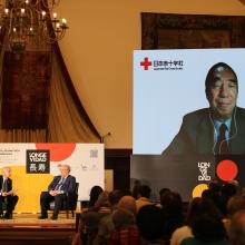 (de izquierda a derecha): Óscar González Benito, director de la Fundación General de la Universidad de Salamanca; Enrique Cabero, presidente del Consejo Económico y Social de Castilla y León, y  Atsushi Seike, de la Keio University y presidente de la Cruz Roja Japonesa (streaming).